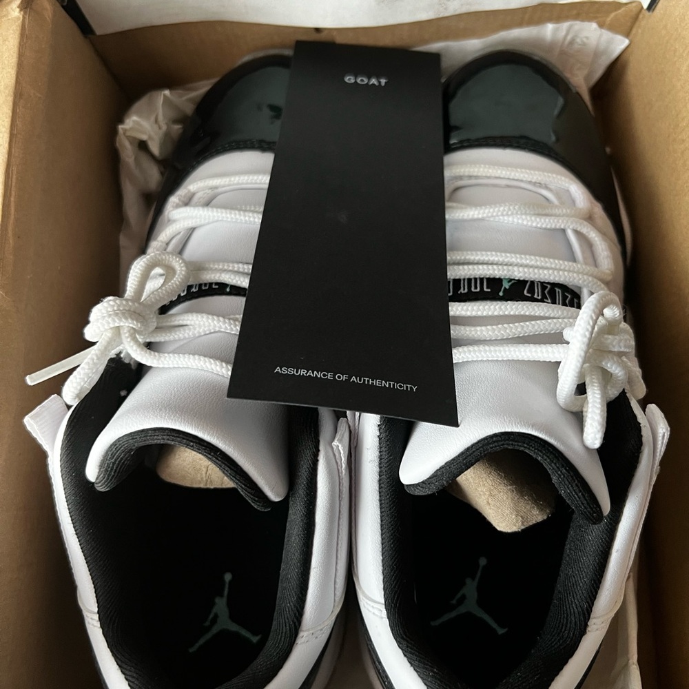 Jordan 11 low iridescent - Picture 7 of 7